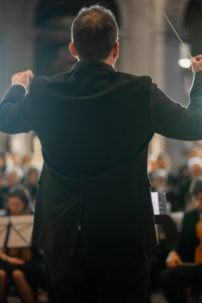 chef d'orchestre concert église