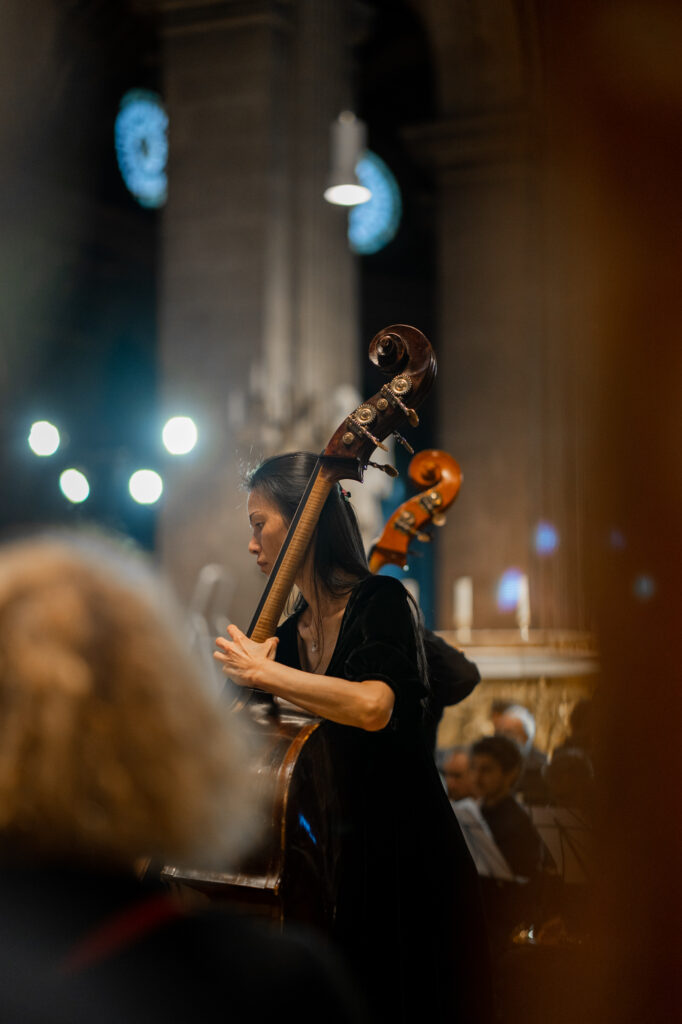 Violoncelliste concert église